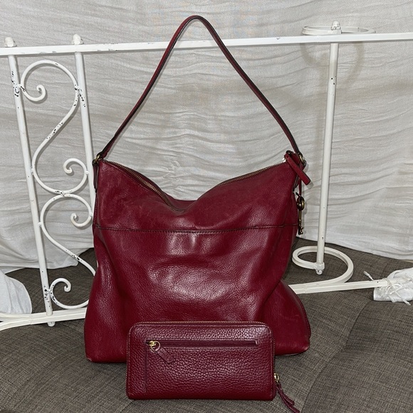 Fossil red leather purse and leather wallet. - Picture 2 of 10